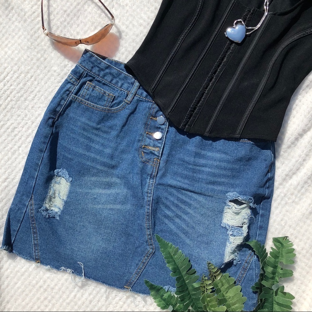 Denim mini skirt SZ L medium wash  button closure